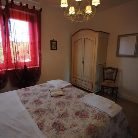 Villa Liliana, Exclusive
