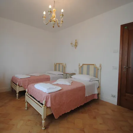 Villa Liliana, Exclusive Monte Rinaldo