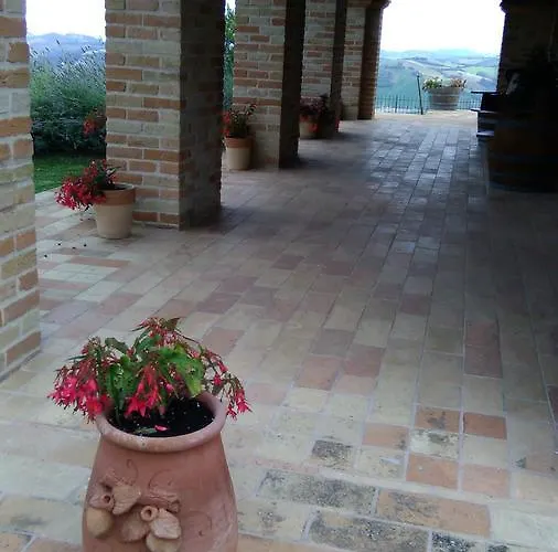 Liliana, Exclusive * Monte Rinaldo